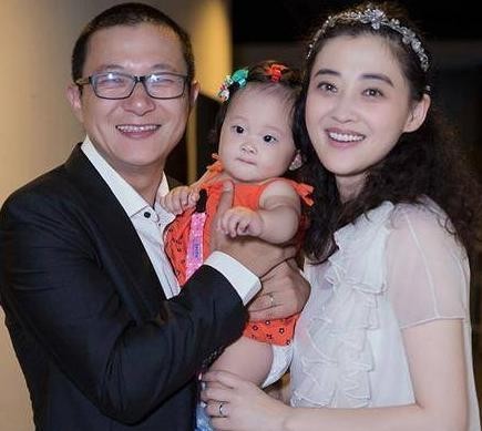 2012年，梅婷害羞地对秦昊说：我喜欢上了剧组的摄影师，你能帮我问问他愿不愿意娶