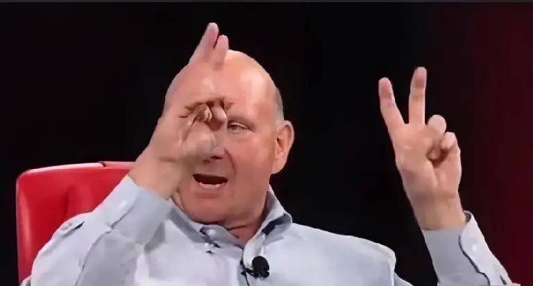 鲍尔默玩砸了，本以为觉得自己是有钱人，可以只手遮天，没想到搬起石头砸自己的脚了！