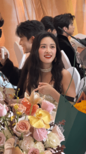 沈月戴三层珍珠项链沈月昭和风沈月这个造型我直接OMG！完全是明眸皓齿具像化了