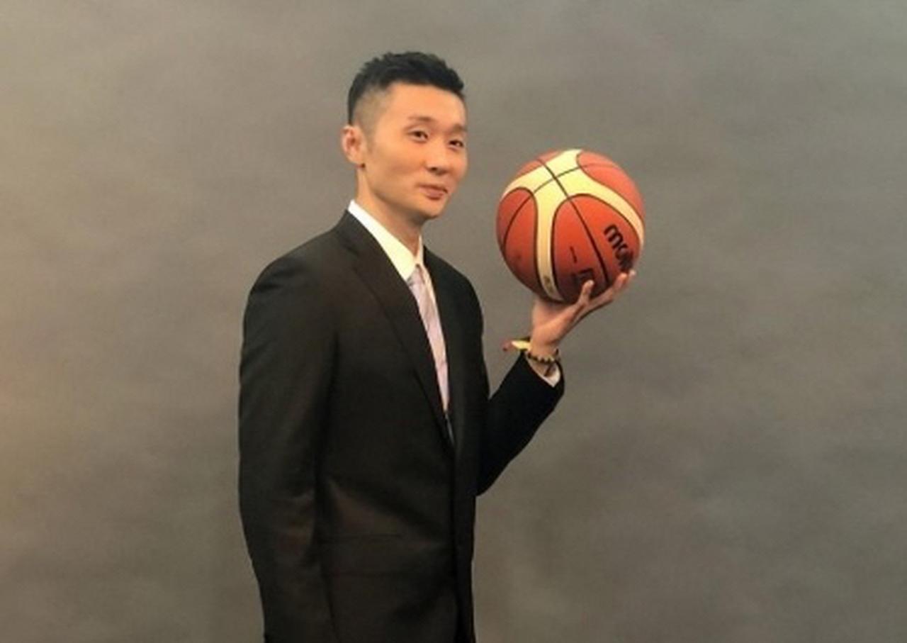 卢伟收到建议！上海男篮主场有惊无险拿下北京男篮后，刘炜却在解说时愁眉不展！这位