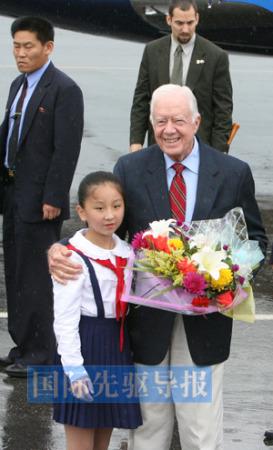 一方水土养一方人，朝鲜的女孩子气质挺特别的。克林顿曾访问过朝鲜，一名戴着红领巾的