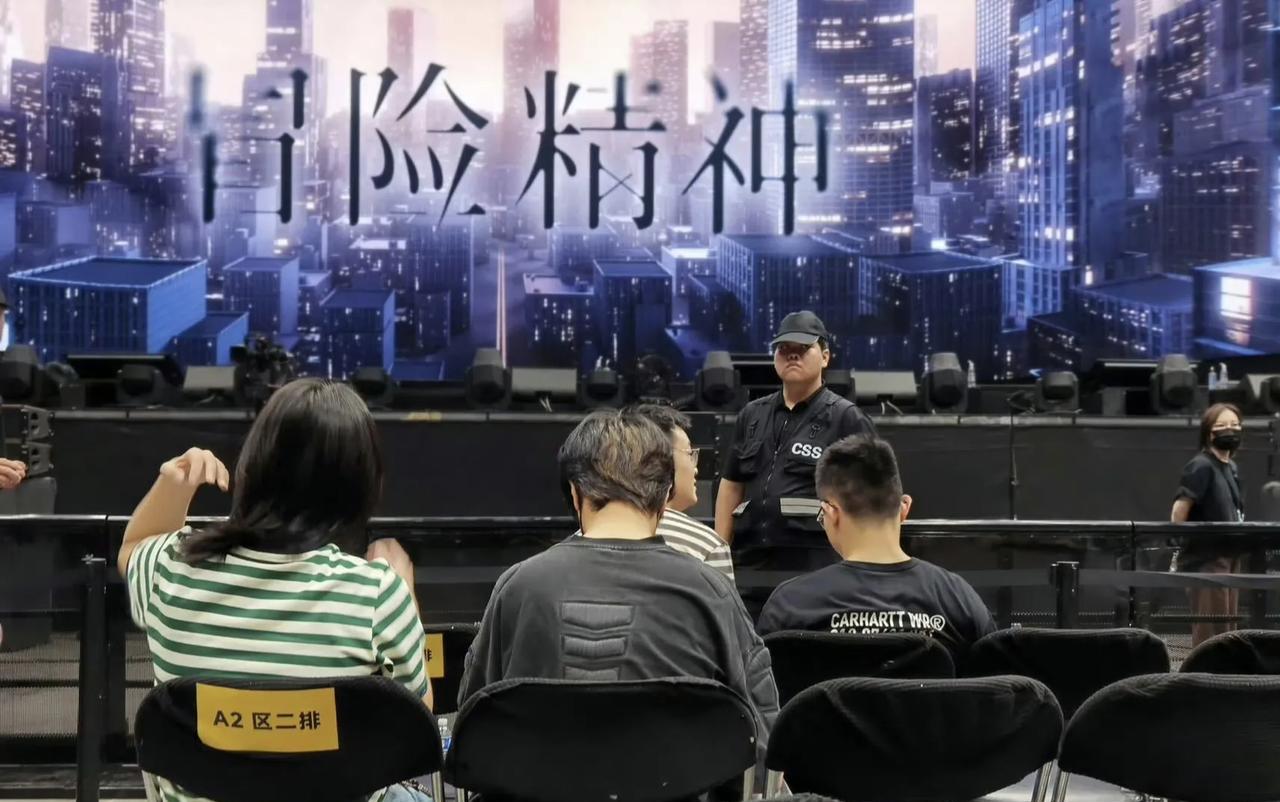网友偶遇李雪琴带男友王一通看毛不易演唱会，之前和前老板的纠纷找到真正原因了。大概