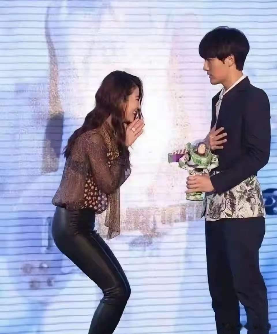 不怕林心如笑也不怕林心如哭就怕林心如穿牛仔裤说实话，这身材谁能扛得住