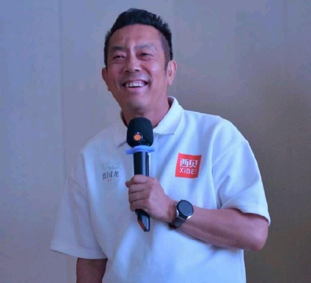 西贝贾国龙老板执念还是深呐。上次闹过一场之后，账号被禁言了，如今账号刚解封，大