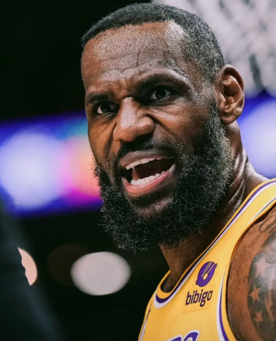作为一名NBA解说，我有强烈预感，詹姆斯加盟独行侠的可能性非常大！理由有三：
