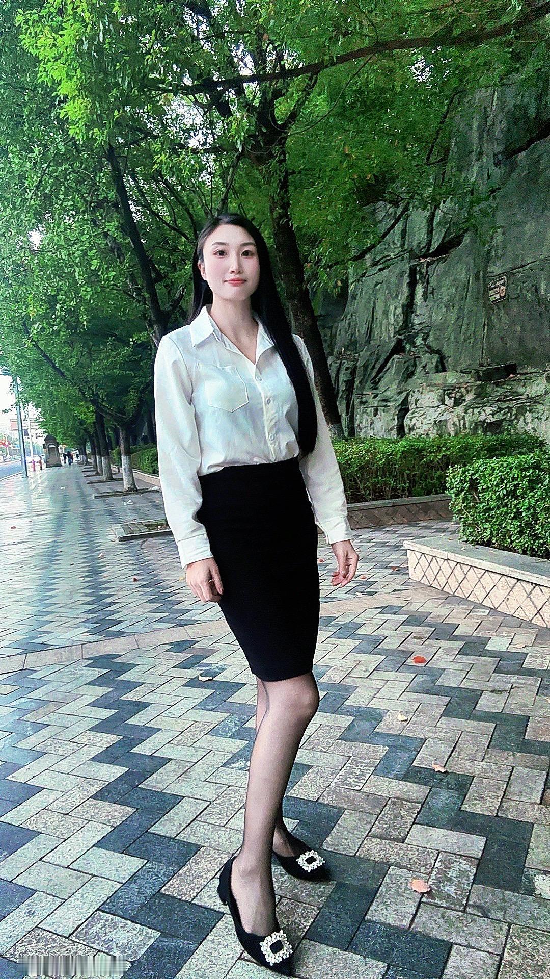 若要讲博感情我是世界第一等黑色包臀裙职业装穿搭分享日常穿搭随走随拍熟女