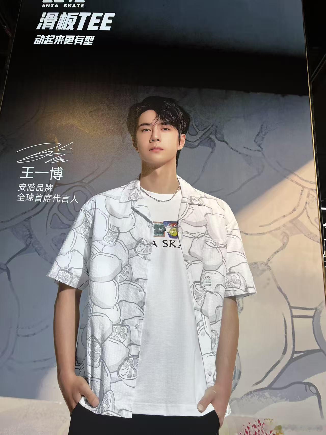 路过怎能不驻足侧目。电影正当夏王一博王一博​​​