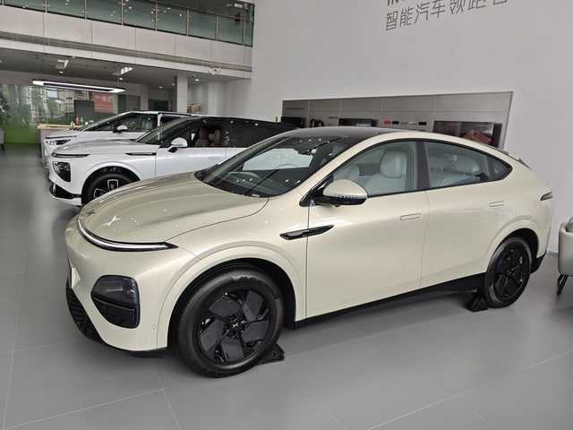 思来想去还是不买了车是好车，但是价格不是好价格，总感觉年底还会降价。而且4s店