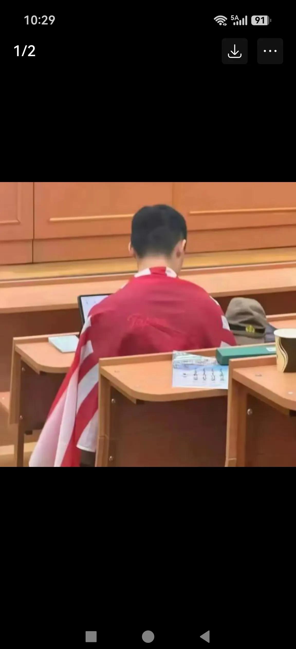 这名南京籍中国留学生精日博傻行为凸显当下个别青年的思想空虚和无知。“忘记历史