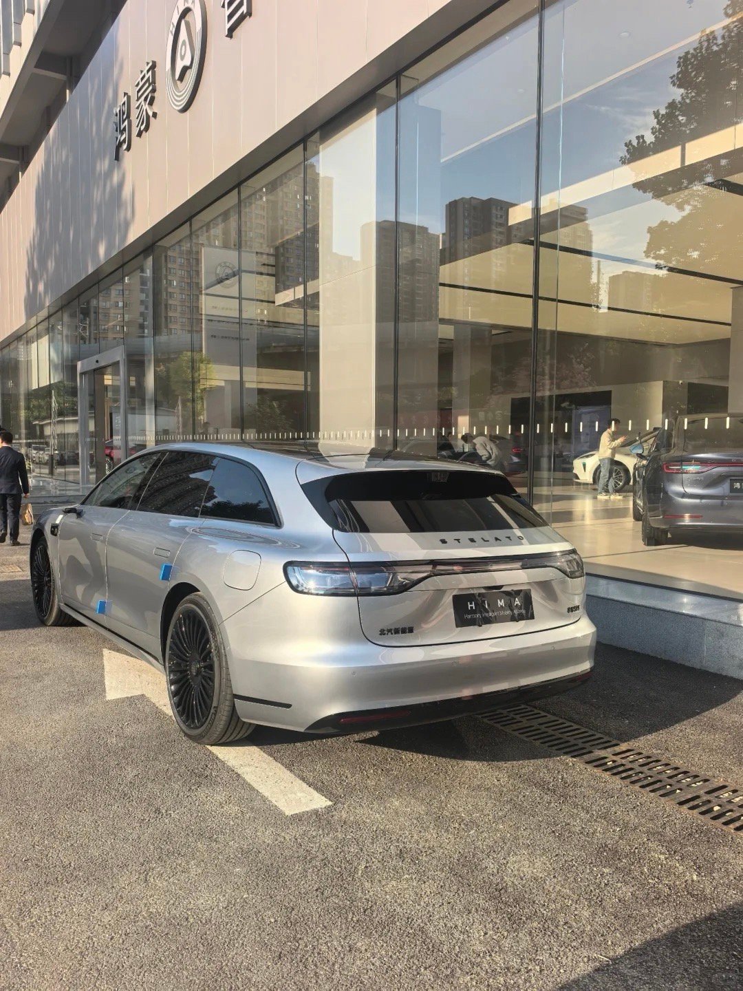 银色黑曜S9T实车封神！这才是瓦罐该有的高级银色享界S9T+黑曜套件组合，实物比