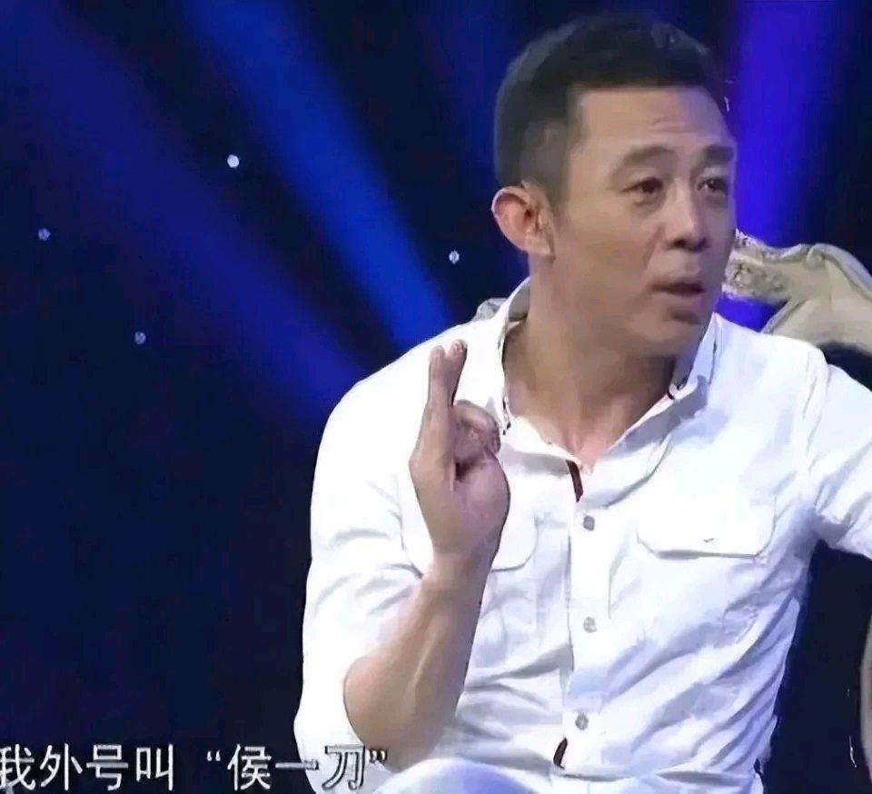 娱乐圈里这位梅开三度的主儿着实让人好奇。两任前妻是70后，红颜是80后，三婚还娶