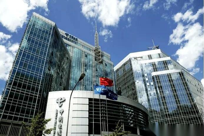 我跟你说个好玩的事儿。三大运营商这回被“加税”，真别扯什么“五雷轰顶”，说白了