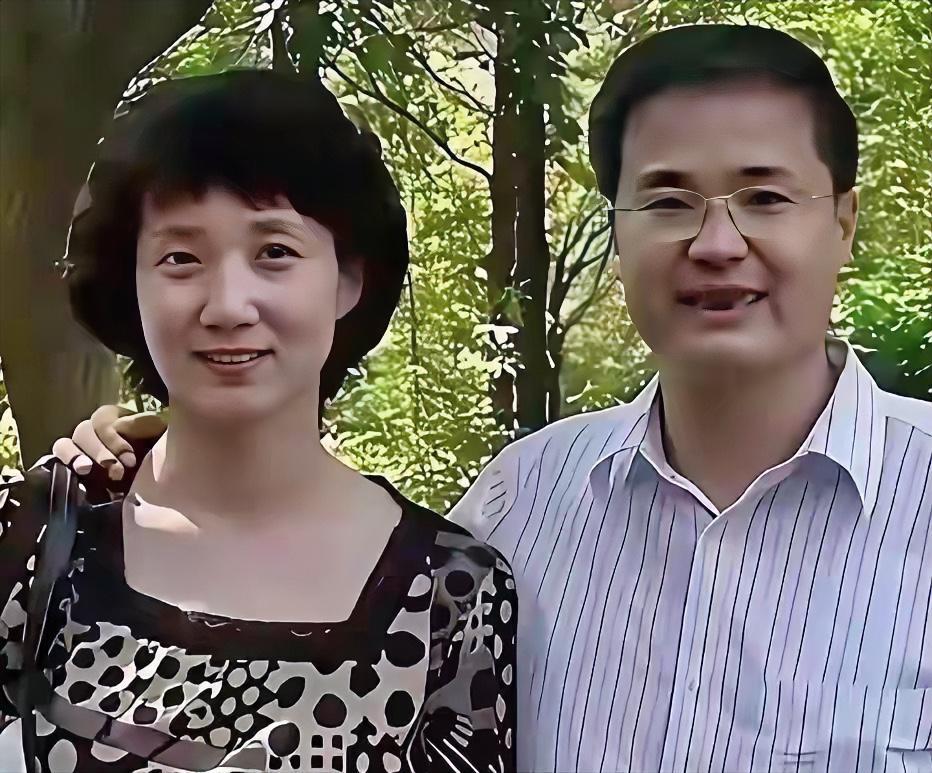 李修平：一婚嫁给工程师范宇，因她专注事业、拒绝生育，两人和平分手。42岁时二婚，