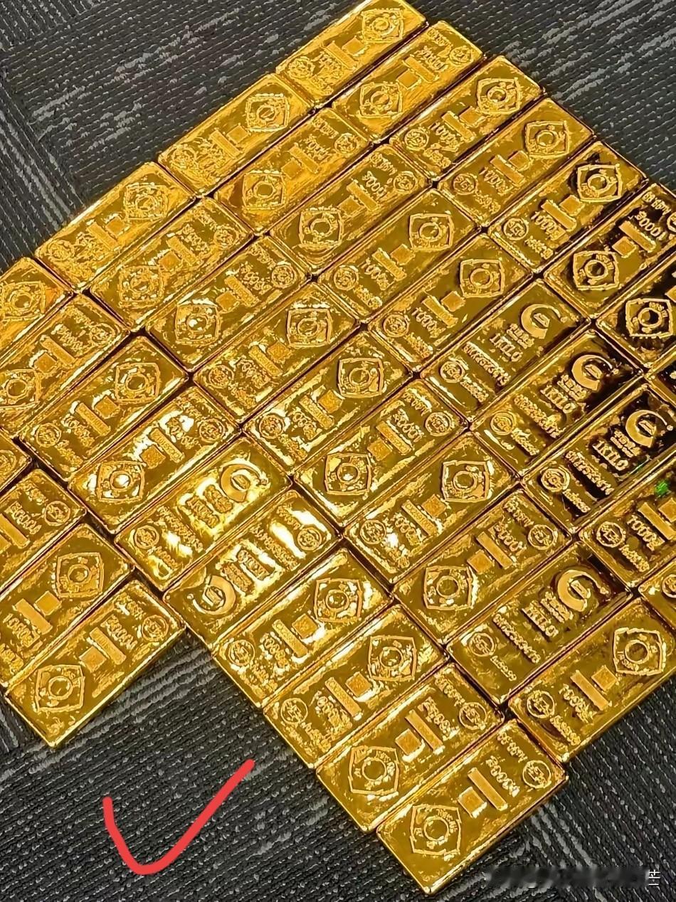 在银行干了20年的叔叔，昨天悄悄跟我说了个“私房建议”——手里要是有30万，可别