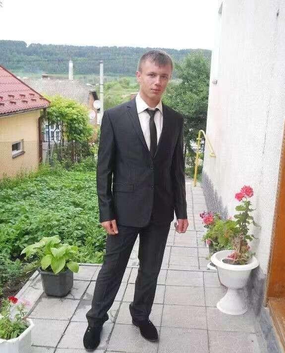 俄乌开战第一位英雄诞生，25岁焊工只身炸断大桥，用5秒钟换来乌军喘息之机 俄