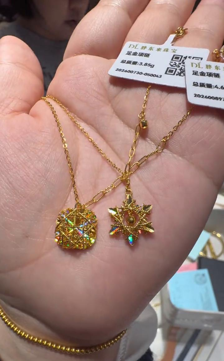 谁会想到，打破黄金暴利规则的，竟然是一家超市。胖东来直接上架了自有品牌金项链，