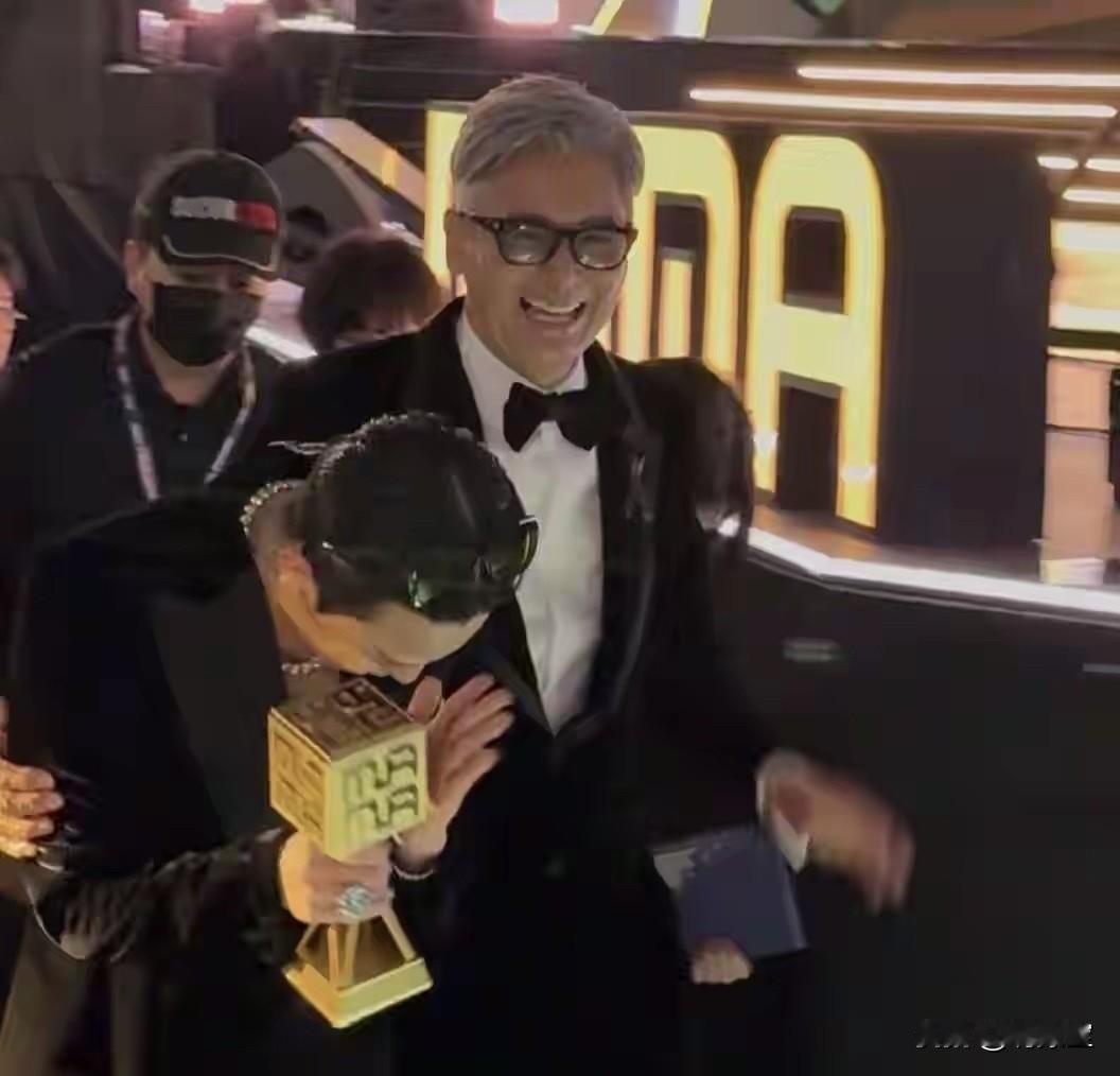 周润发晚年口碑崩塌真的不是资本在做局这一刻别说他自己我都快忘记了他是香港的一