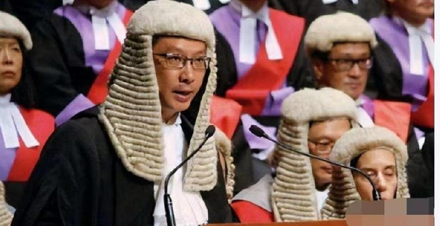 人人都嫌土的“方便面”假发,这回总算要跟香港刑事法庭说再见了!英国律师公会刚定了