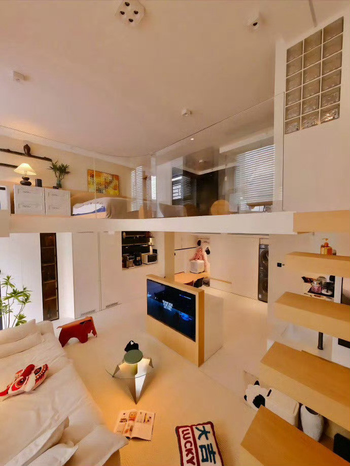 原木风的loft公寓，像极了童话里的树屋