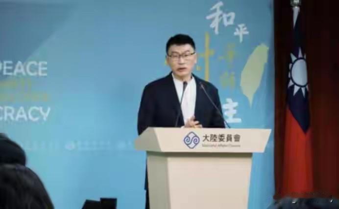 大陆突然行动！10名台籍嫌犯被遣返，台独慌了？2025年12月5日，两艘从