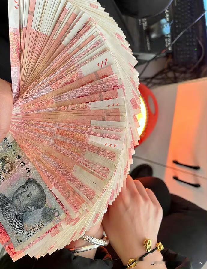 上班不开心也不要离职，工资到账、社保不断就是好工作。现在这行情真的别瞎折腾
