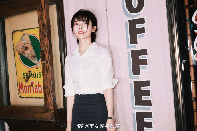 许杨玉豚服美照穿搭又甜又美