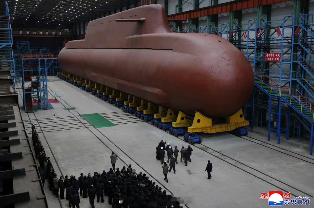 金正恩同志说，只从已成为眼前现实的不良安全环境来看，进一步加快推进朝鲜民主主义人