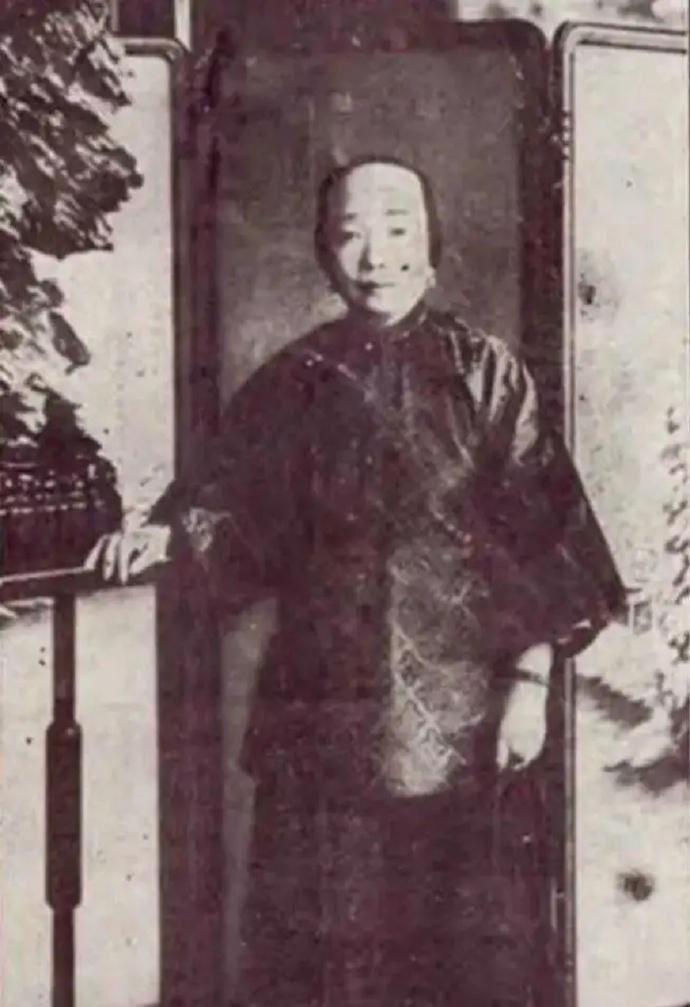 “我死后，这一千万两白银存款，也该够儿女们花一辈子了。”庄德华怎么也没想到，短短