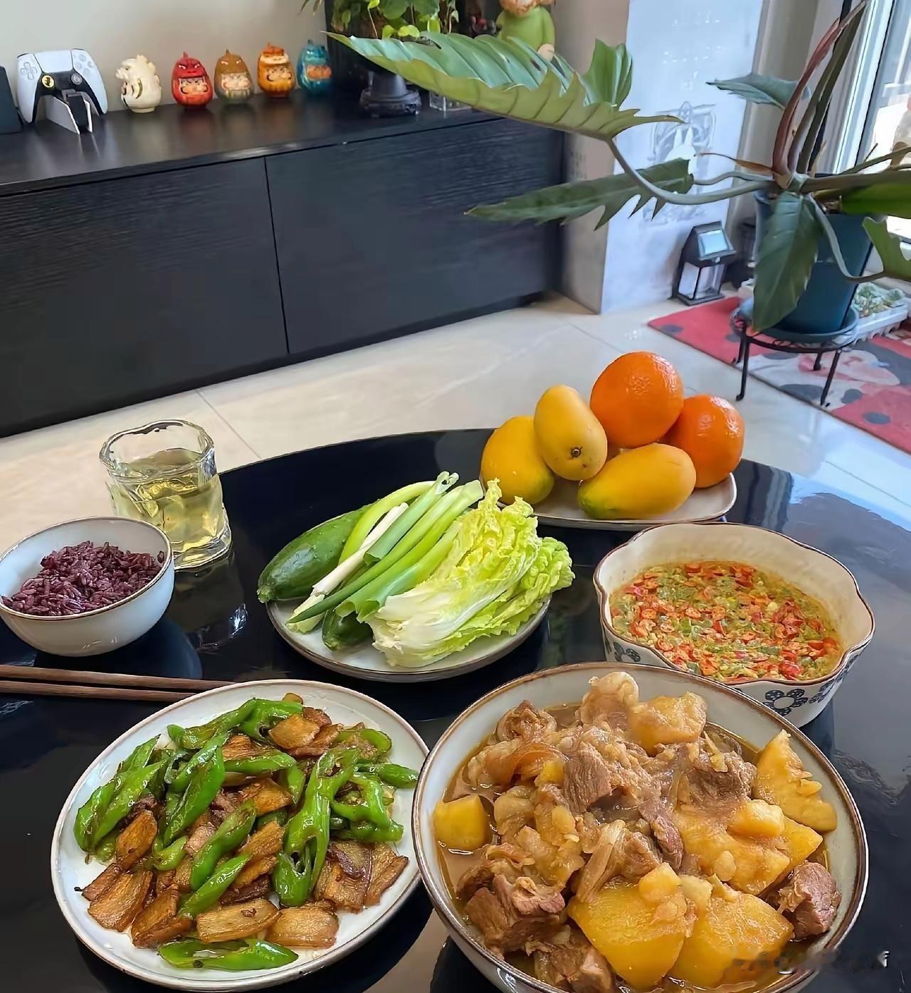儿子结婚时，我给了亲家十六万彩礼。亲家说是给女儿存着，他们不花这钱，我平时也偶