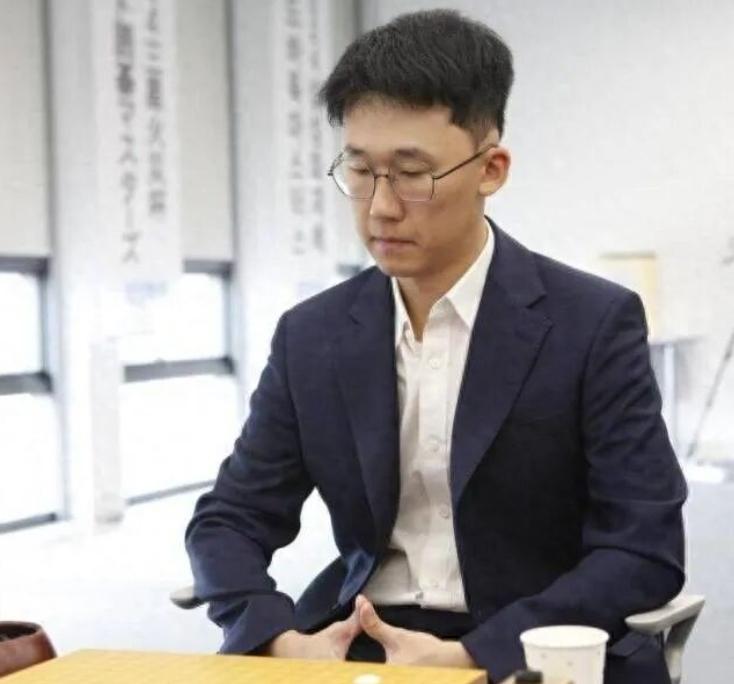 三年~7人~入神从2023年至2025年中国围棋共有7名棋手晋升九段，没人