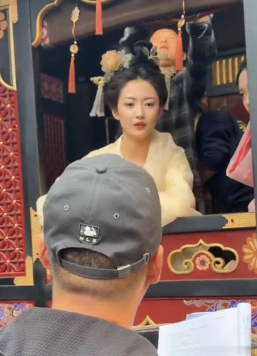 于正直播晒陈钰琪金吾不禁造型看到陈钰琪在《金吾不禁》里的造型，于正直播里都激动了