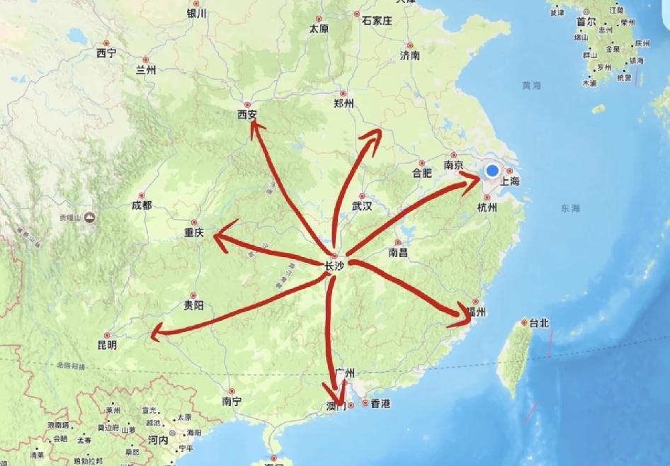 好神奇的长沙。长沙到中国南部大部分好玩的地方，距离都差不多远，这难道不是很适