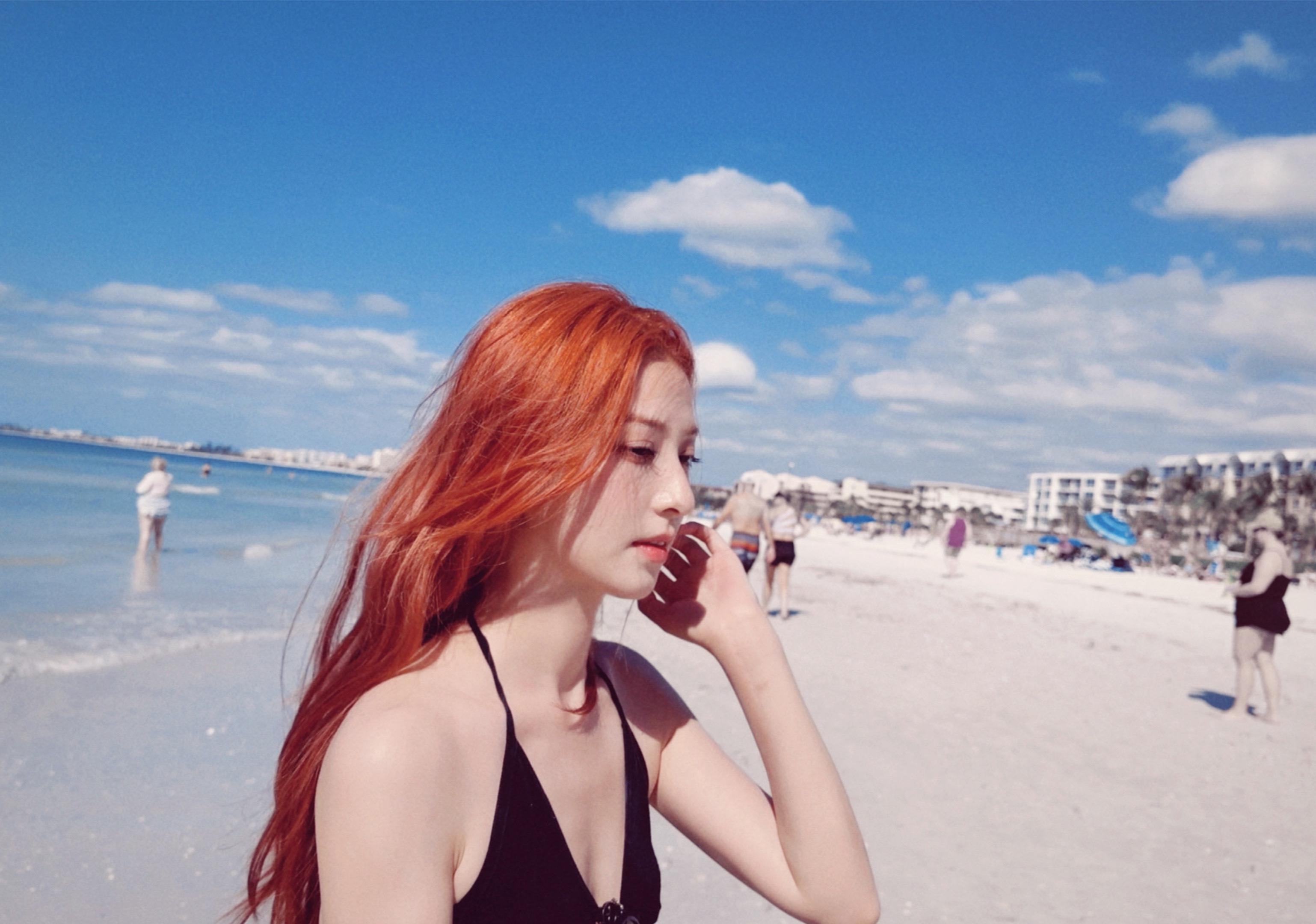 阳光海滩美女