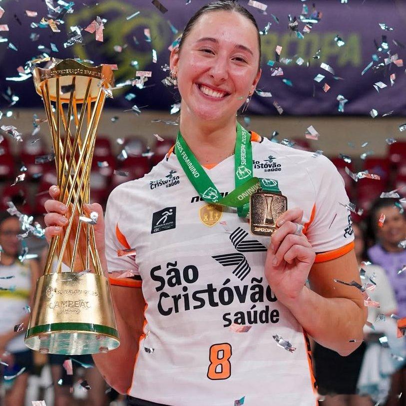 22岁的阿根廷女排接应比安卡·库尼奥在巴超同样砍下高分。在奥萨斯科对阵弗鲁米嫩塞