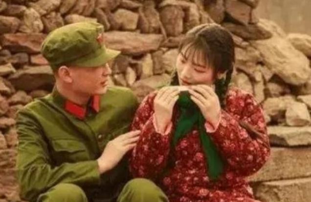 1968年，知青朱启龙参军出发前夜，他的女友解开衣衫，誓言：“不论多久，都会等你