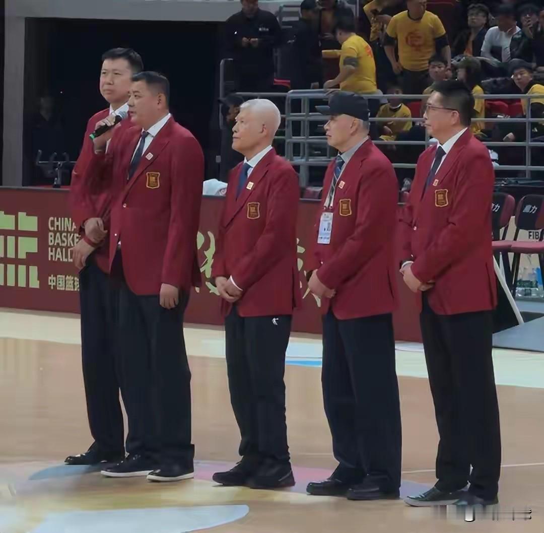 篮协这个安排：确实有点“尴尬”了！中国男篮对阵韩国男篮本场比赛，篮协特别邀请