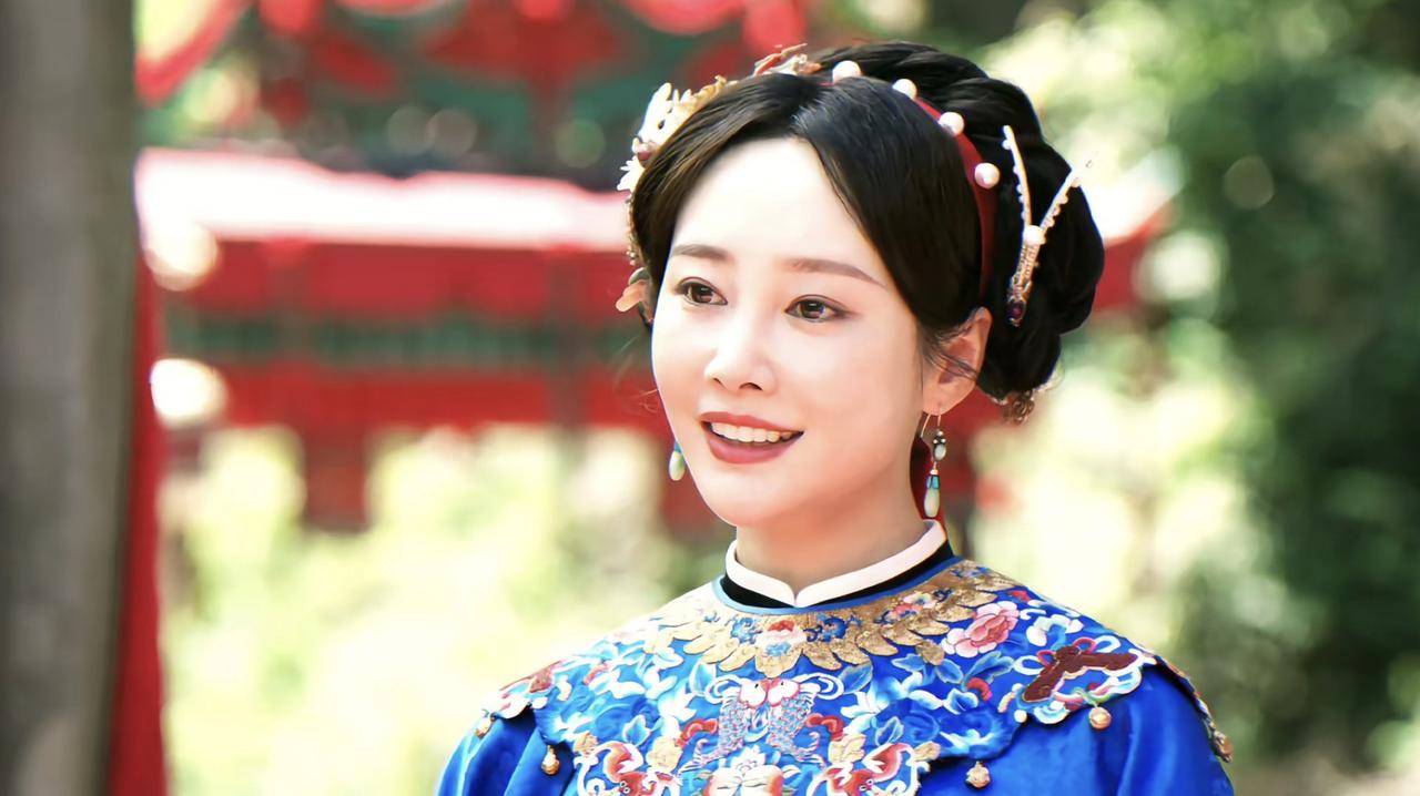 她爹是晚清顾命八大臣之一爱新觉罗肃顺，提拔过曾国藩，门生遍地，从文官到武将。而曾