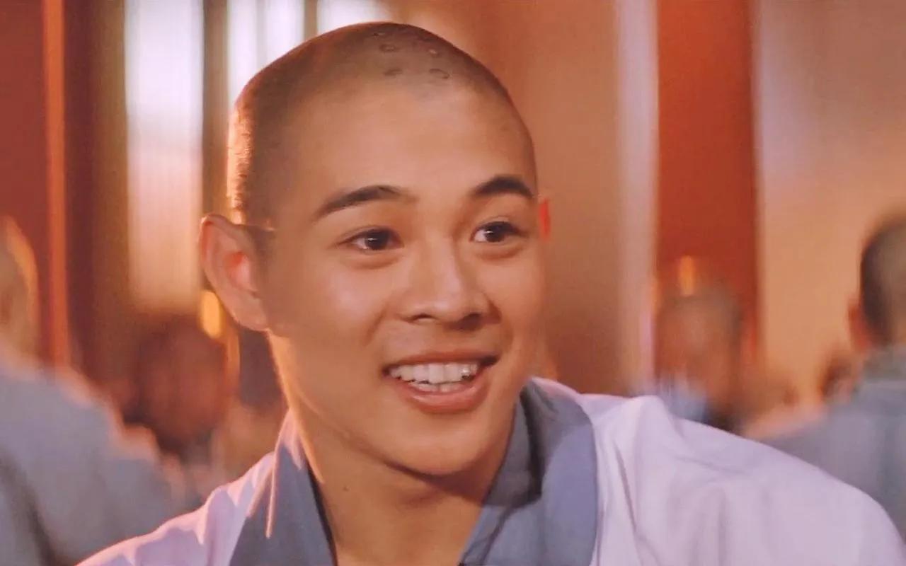李连杰曾说：少林寺没有几个真正的出家人？你让王宝强和释小龙怎么看！胖胖的大和