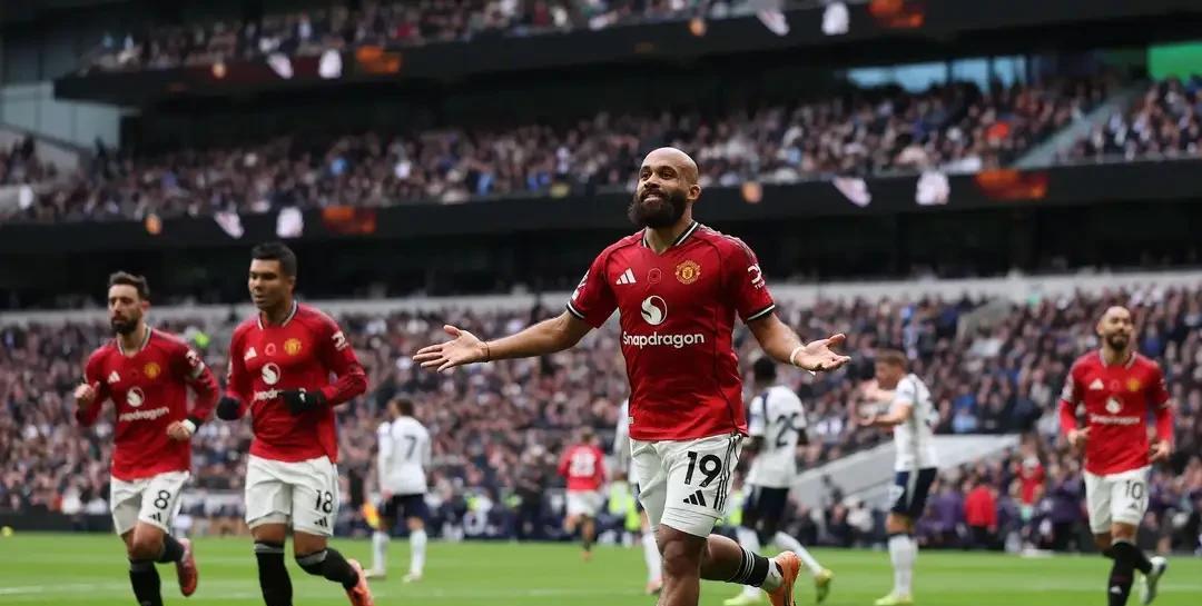 曼联客场2：2绝平热刺，上半场曼联高位逼抢做的很好，也领先了热刺，谁知道下半场风