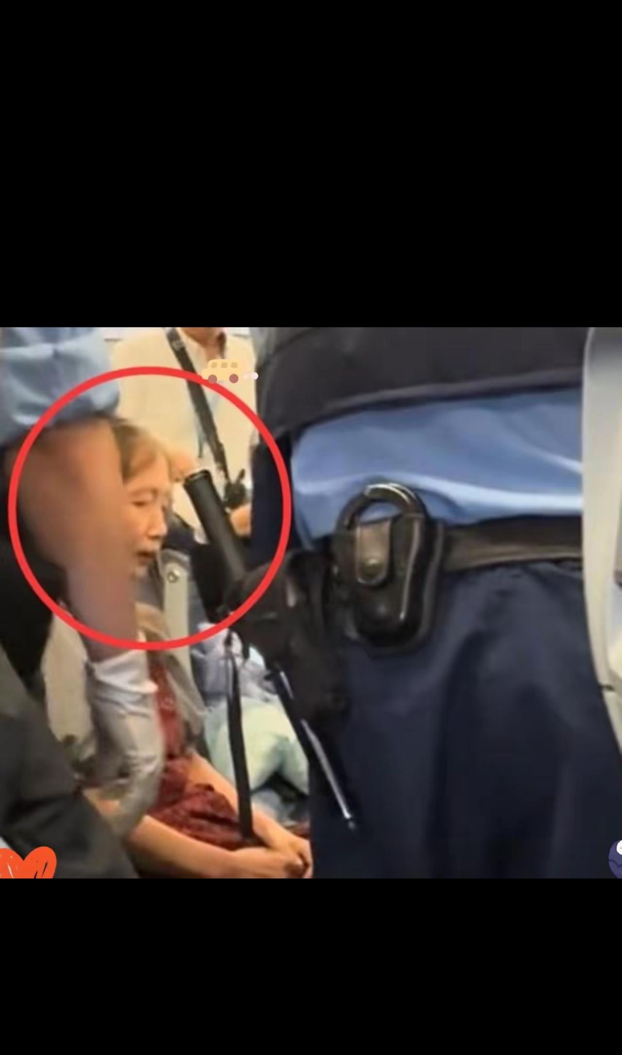 女子UA858航班闹事后续，知情人曝更多，真容流出，这次麻烦大了​​事情发生在