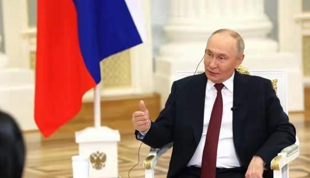 俄罗斯打仗大概花了6000亿美元，得到了1.74亿亩土地，平均每亩大概2.4万人