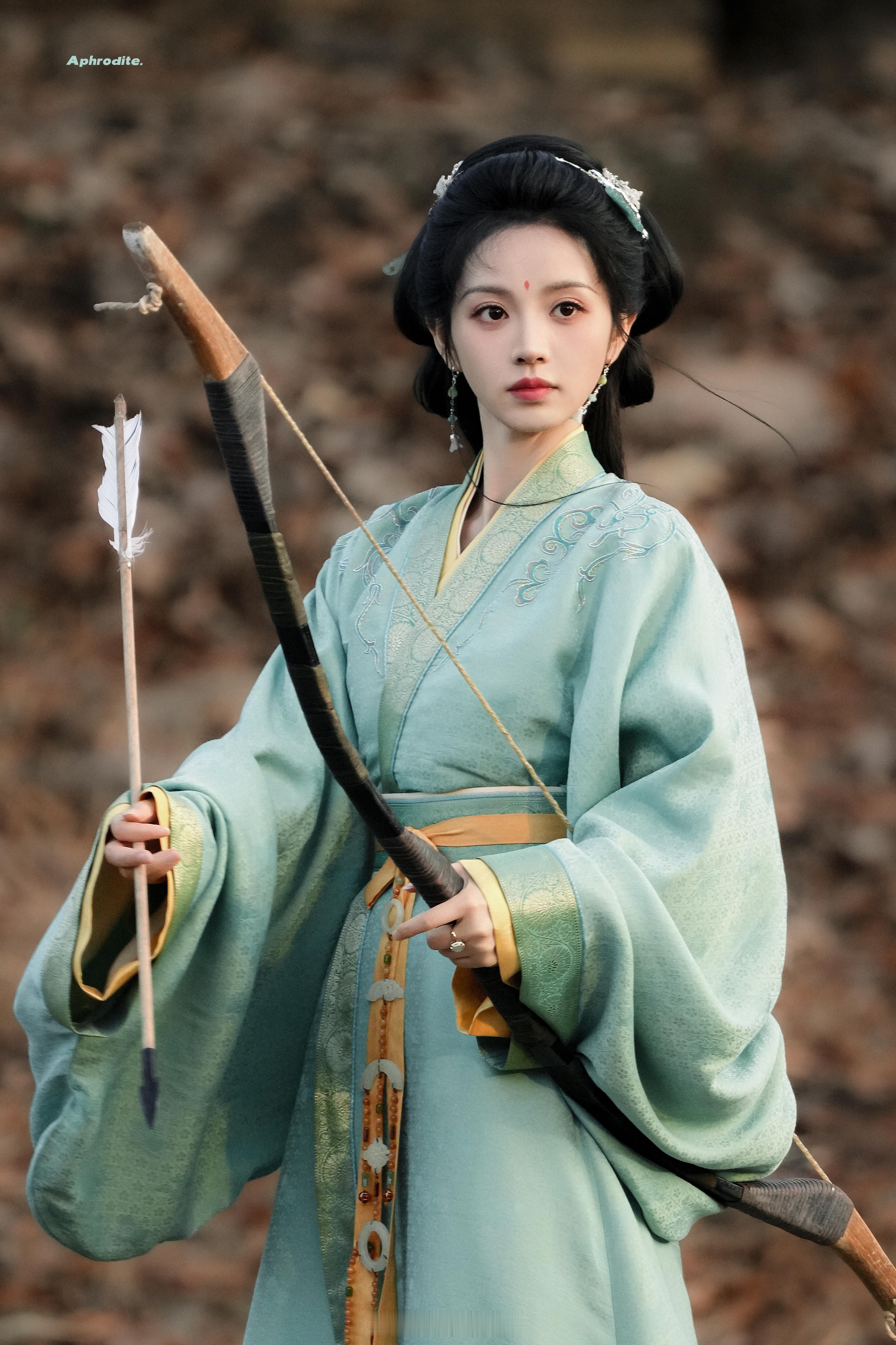 田曦薇嫁金钗最新造型路透图来了，这也太好看了吧！田曦薇被代拍吓到了