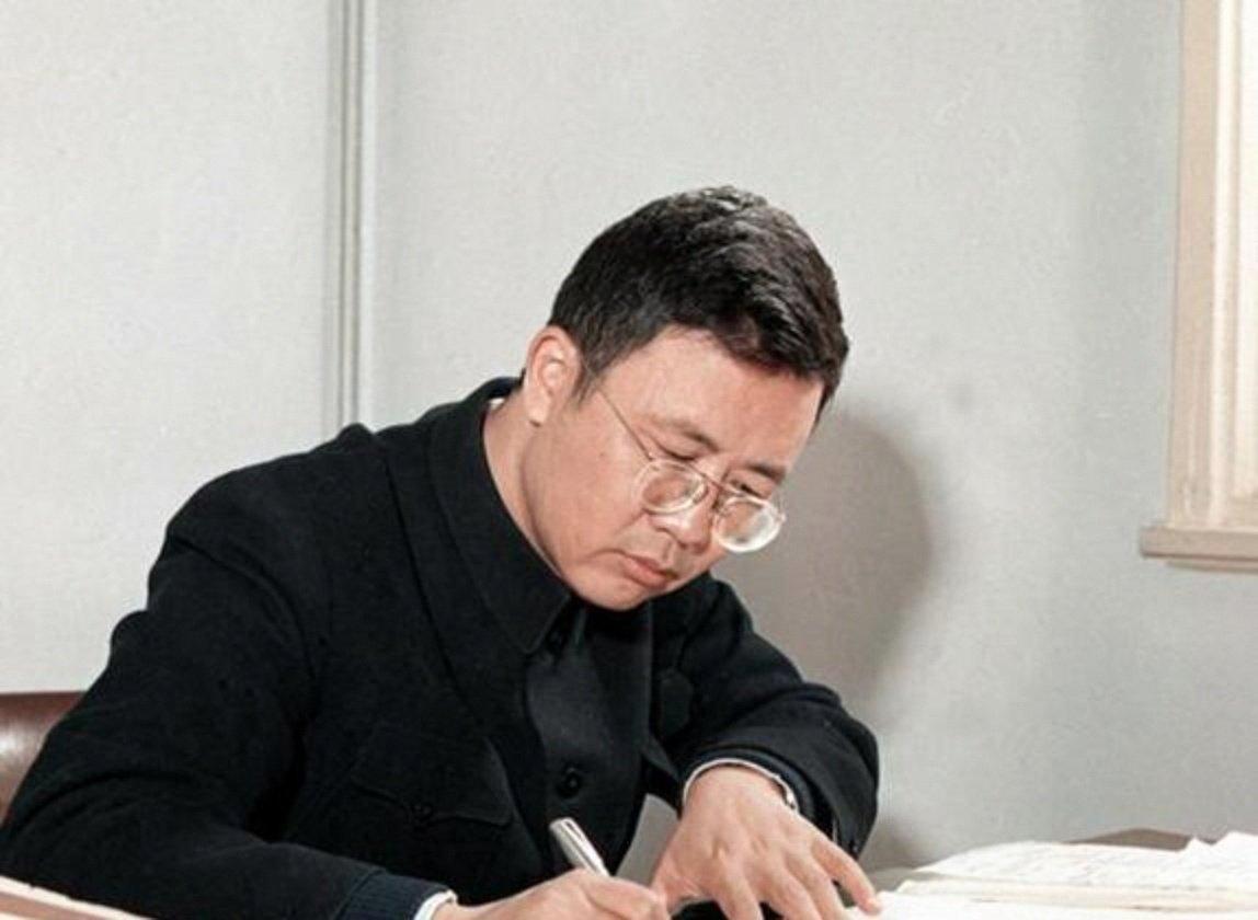 华罗庚的厉害之处是让初中没毕业的工人，3分钟学会用数学干活！提起华罗庚他，很多