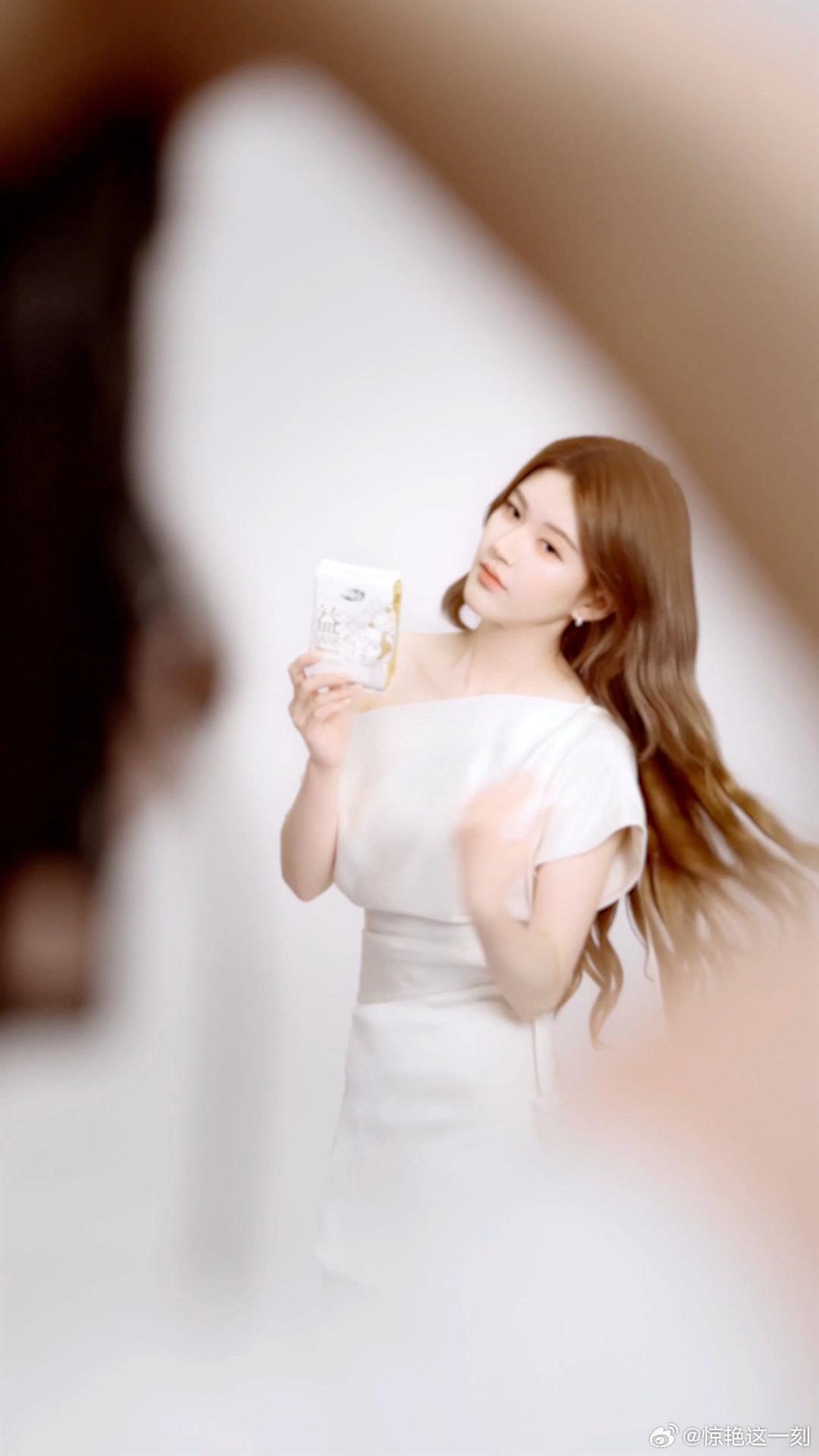 赵露思自由点全球品牌代言人可甜可元气，可温柔可坚定，这就是赵露思的魅力吧！风格