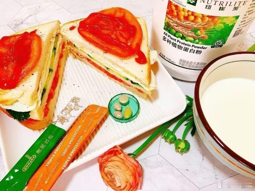 人民日报：在均衡饮食的基础上，有8类家常食物对辅助血压管理有积极作用。多吃香蕉或苹果能降低高血压患者