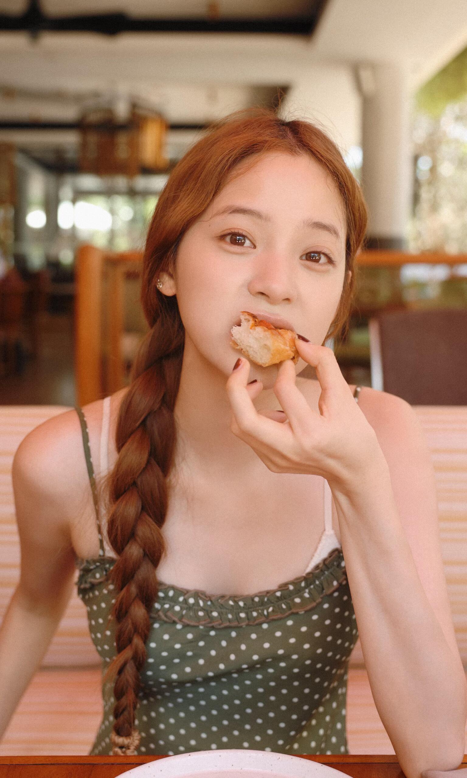 欧阳娜娜在巴黎欧阳娜娜