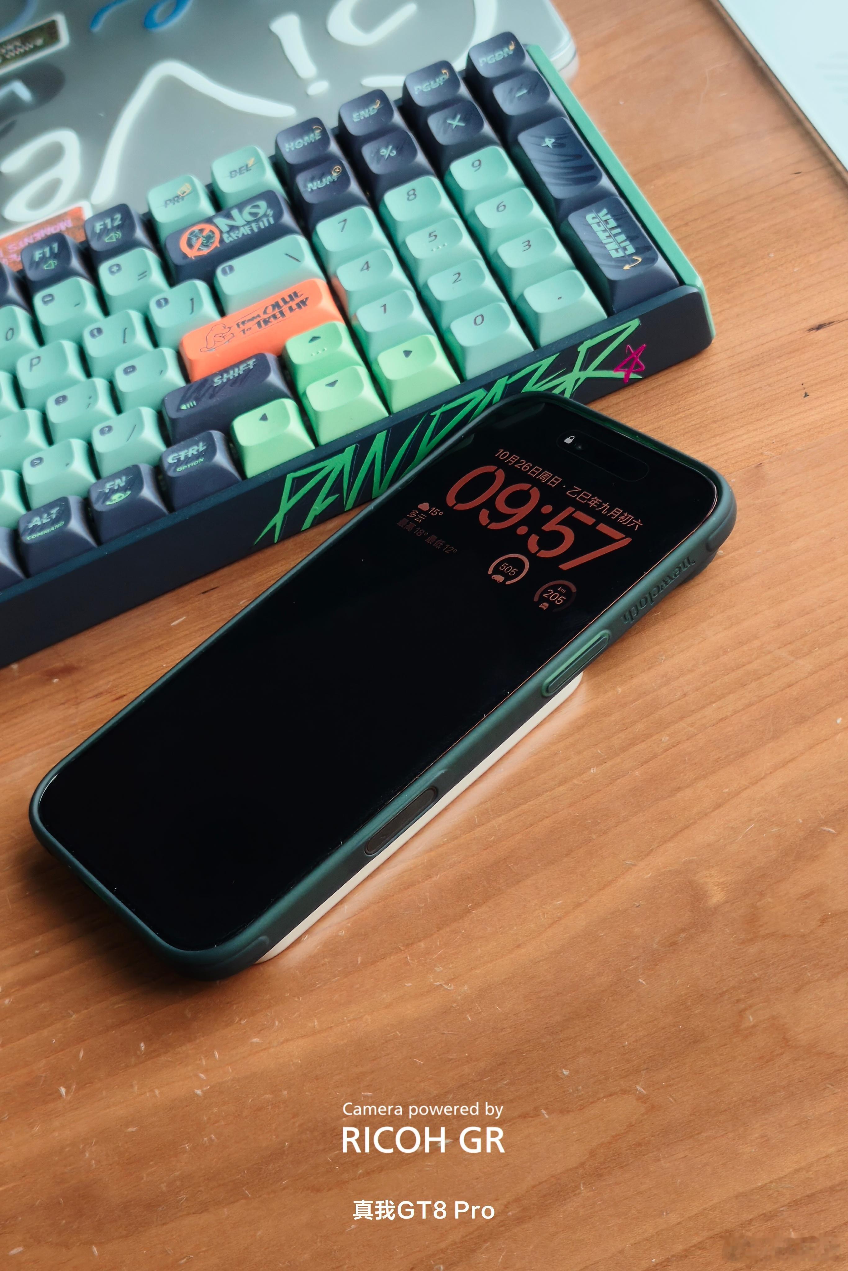 iPhoneAir拿在手里轻飘飘的,很不踏实,摔都摔了好几次了。得加点配重[d