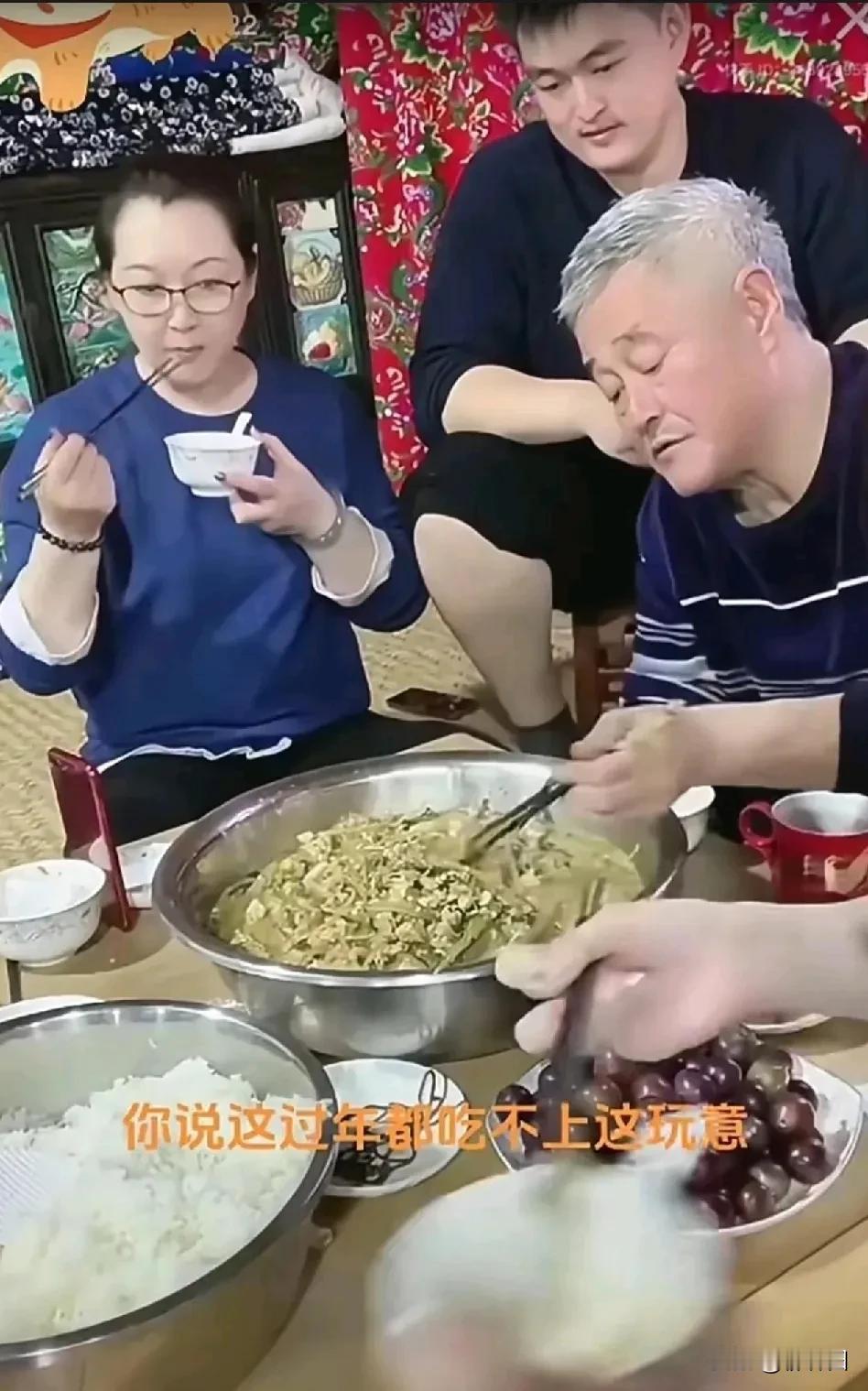 “真豪横”赵本山家吃饭用“大盆”装菜，这画面怎么看，怎么接地气，又怎么看怎么“东