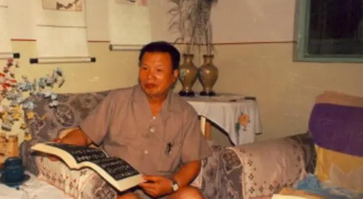 17岁成名，关掉日进斗金的医馆！他编的教材，每个中医都背过每一个学中医的人，书