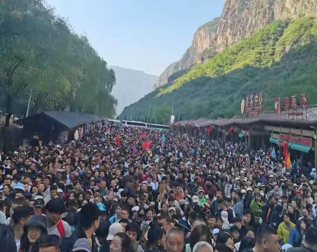 五一出去玩了三天，酒店从200涨到800。但我愣是一分钱没多花。回来一查数据